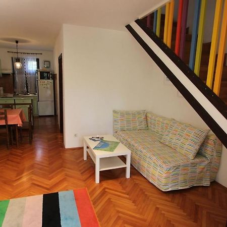 Apartment Gita Malinska Exterior photo